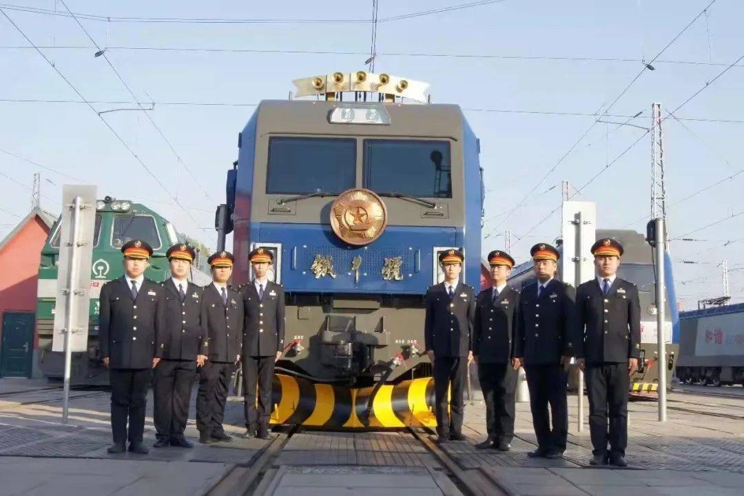 哈局機(jī)車最新配屬揭秘，溫馨之旅啟程