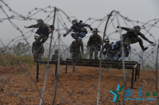 大學(xué)最新野戰(zhàn)圖片揭秘，小巷深處的獨(dú)特風(fēng)情魅力展示