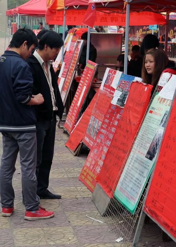 豐城最新晉工招聘，小巷中的獨特機遇，探索職業(yè)新篇章！