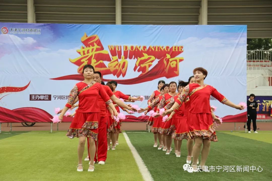 雪山姑娘的獨特風情，最新水兵舞在小巷深處的展現(xiàn)