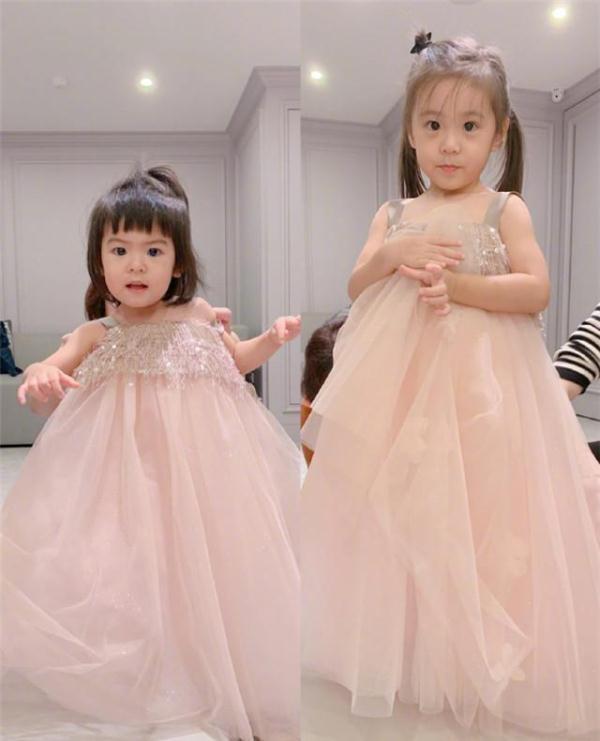 賈靜雯布布最新照片,賈靜雯布布最新照片，時光中的優(yōu)雅女神