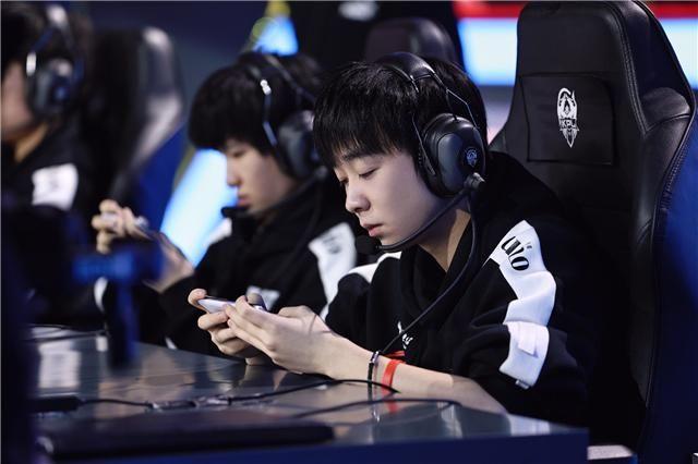 KPL秋季賽最新戰(zhàn)報(bào)，賽場(chǎng)風(fēng)云激蕩，觀點(diǎn)探析全面呈現(xiàn)