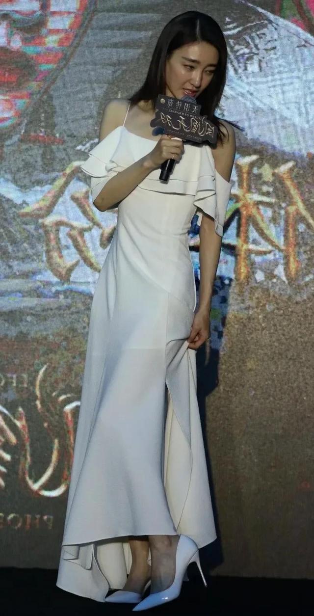 王麗坤最新發(fā)布會驚艷亮相，星光閃耀的瞬間