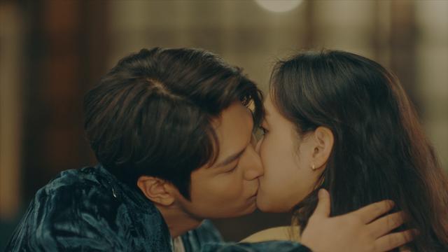 最新吻戲心動(dòng)瞬間，甜蜜愛情誓言的每一吻！