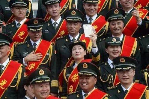 軍官轉(zhuǎn)業(yè)政策最新探索，小巷獨(dú)特風(fēng)味與轉(zhuǎn)業(yè)安置新動(dòng)向