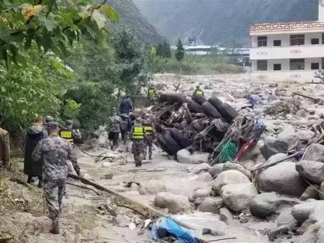 ??紅蟲(chóng)災(zāi)害來(lái)襲，守護(hù)家園，行動(dòng)刻不容緩！