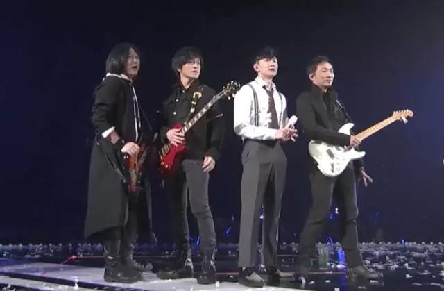 林俊杰最新翻唱歌曲，小巷深處的音樂與美食之旅