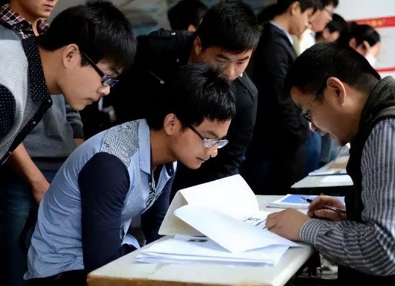 鐵路薪資改革邁入新時(shí)代，科技重塑未來，最新動(dòng)態(tài)揭示變革趨勢(shì)