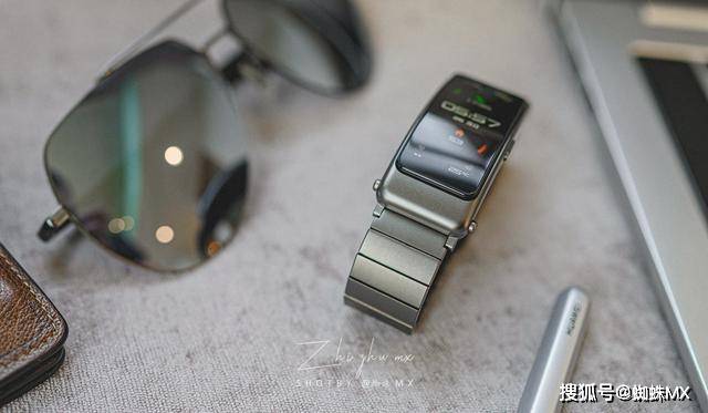 華為最新款手環(huán)，愛(ài)的日常，溫馨的陪伴紐帶