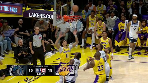 詹姆斯首場比賽錄像回放，變化、自信與成就感的啟示之旅