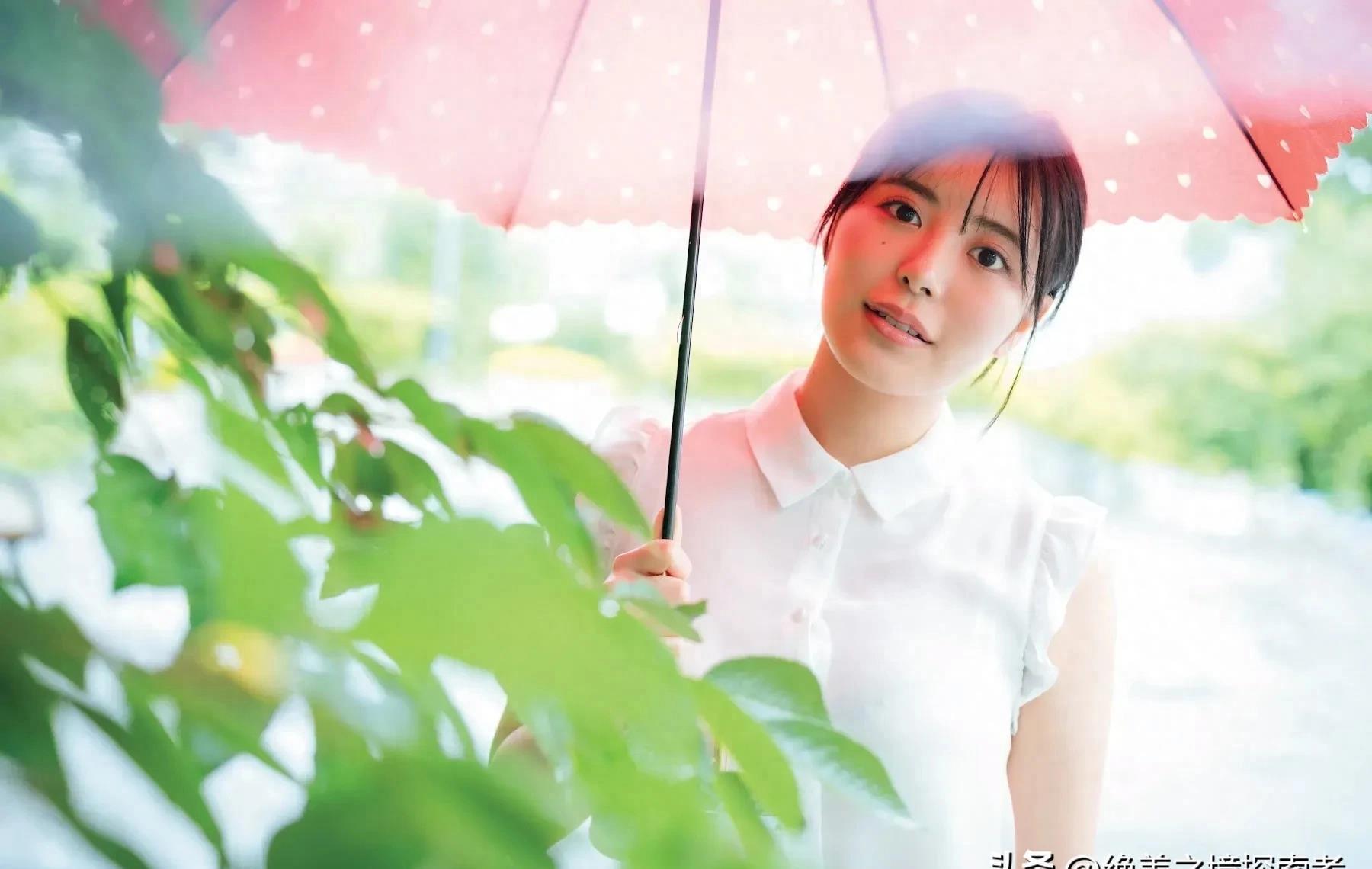 科技新品重塑時尚舞臺，模特泳裝比賽體驗未來魅力之旅