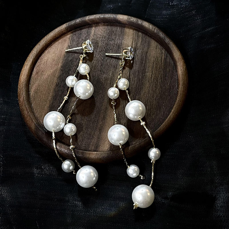 科技與時尚完美融合，最新長款珍珠耳飾款式亮相！