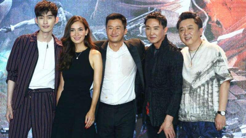 戰(zhàn)狼票房刷新高峰，電影院里的熱血時刻