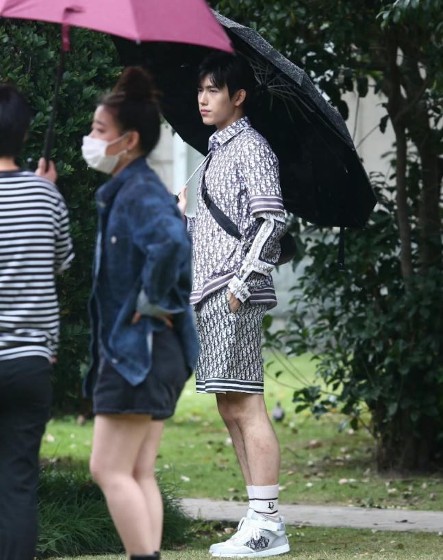 突嘴明星的獨(dú)特魅力，面部特征塑造個(gè)人風(fēng)采