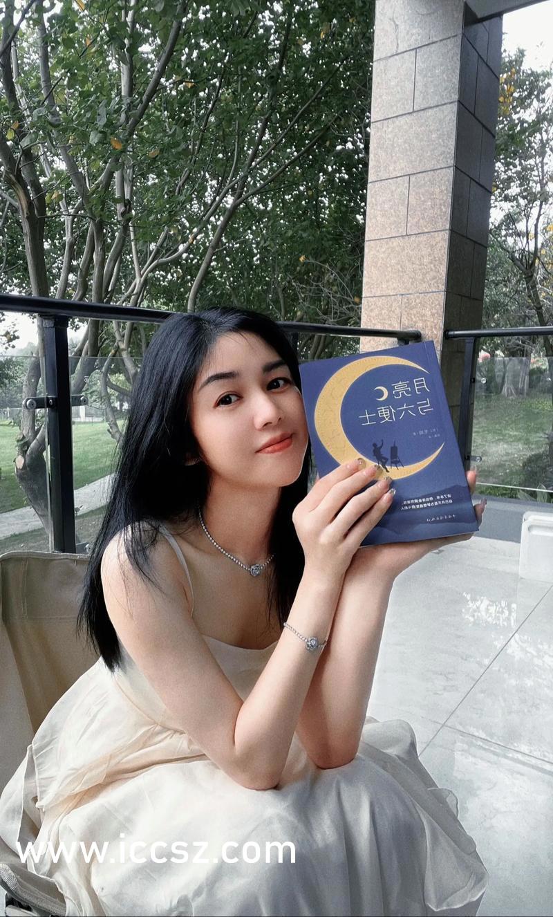 科技與藝術(shù)交融，動(dòng)漫美女脫光衣服的全新體驗(yàn)