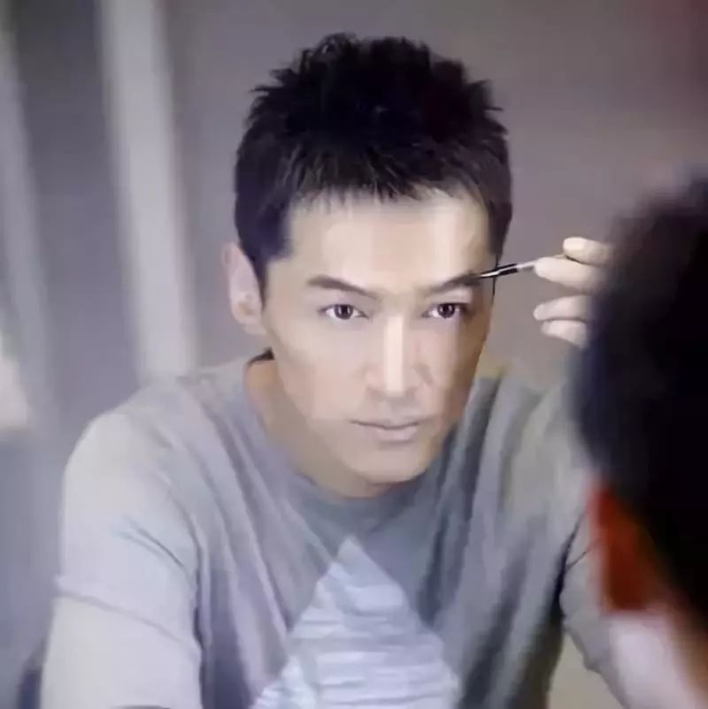 男明星與同性戀話題，理解與尊重的步驟指南