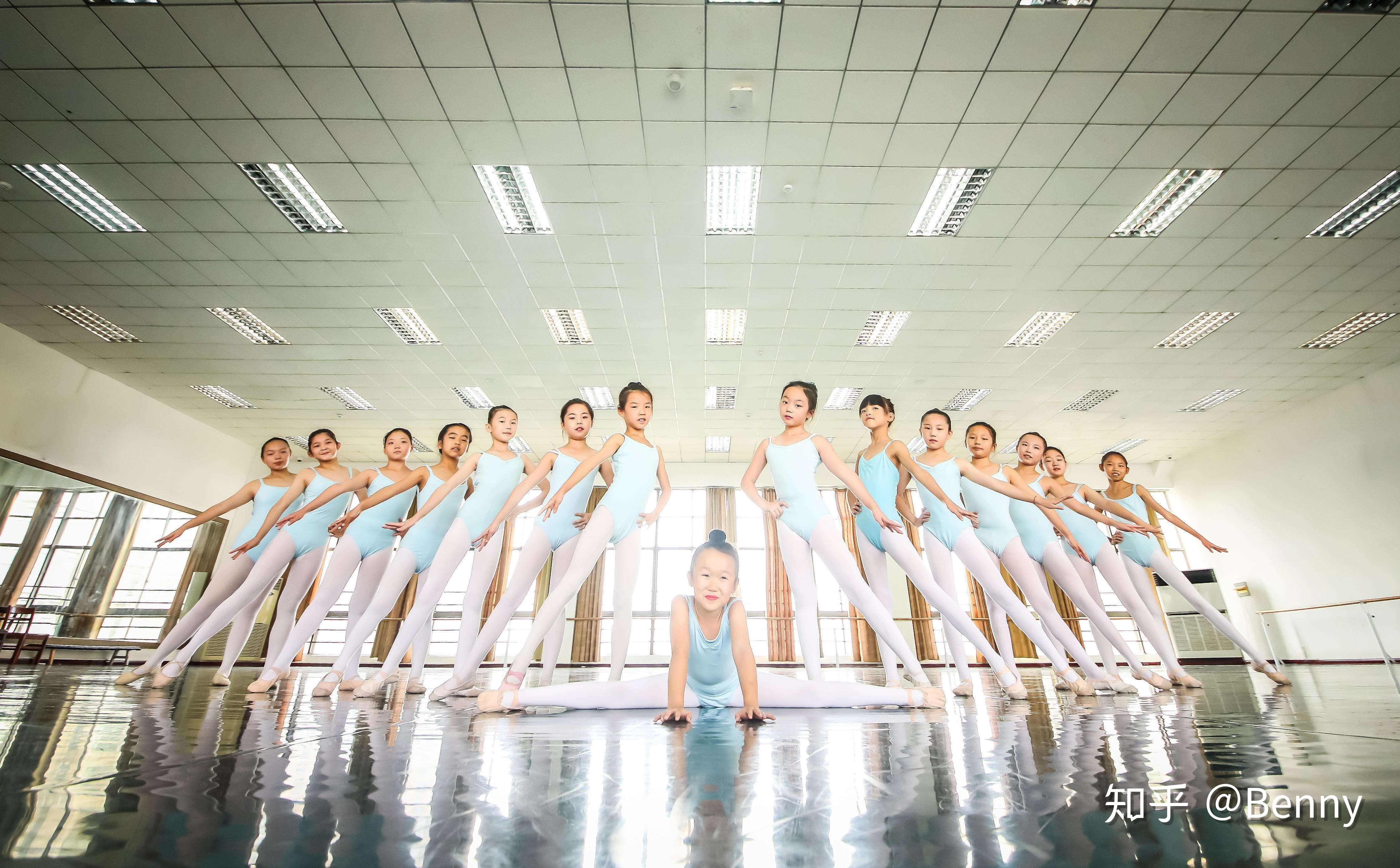 最新男生舞蹈，自信、成長與無限舞動的力量