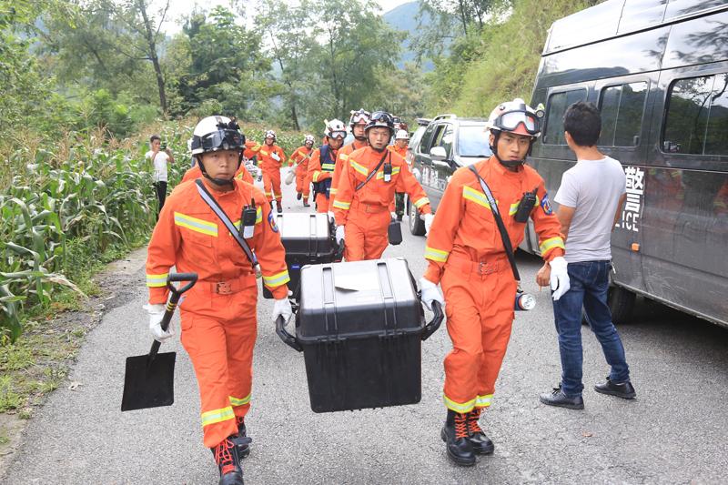 納雍山體滑坡最新消息，探秘滑坡背后神秘角落的小巷特色小店