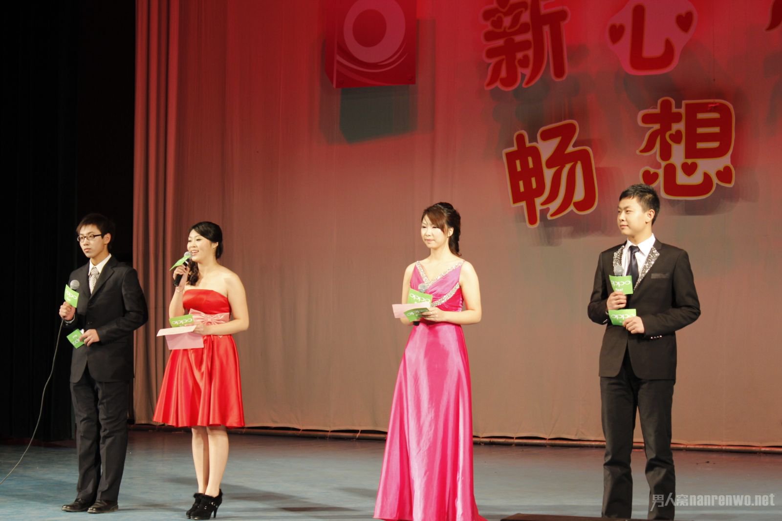 引領(lǐng)時(shí)代風(fēng)尚的舞臺(tái)之韻，最新主持詞精選集