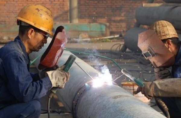 最新電焊工退休年齡，自然美景下的職業(yè)人生探索之旅