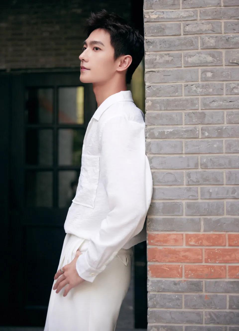 時(shí)尚套裝，自信與成就感的完美融合圖片展示