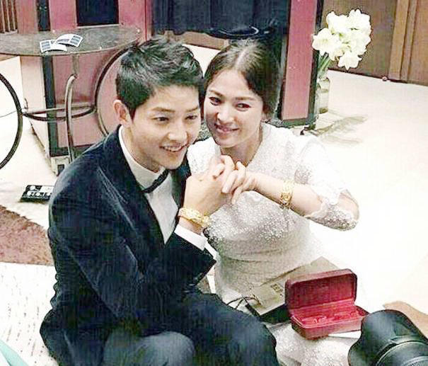 宋慧喬與宋仲基的最新動(dòng)態(tài)，明星情侶變遷引發(fā)公眾關(guān)注熱議