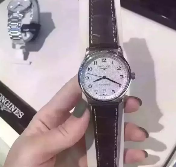 最新款浪琴，時(shí)尚與工藝的完美融合