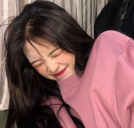 最新個性女生頭像，小巷深處的獨特風尚風采