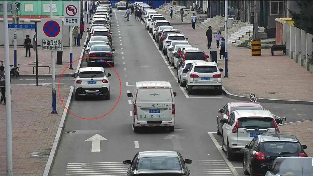 最新交通違法現(xiàn)象，如何看待與處理的問題探討