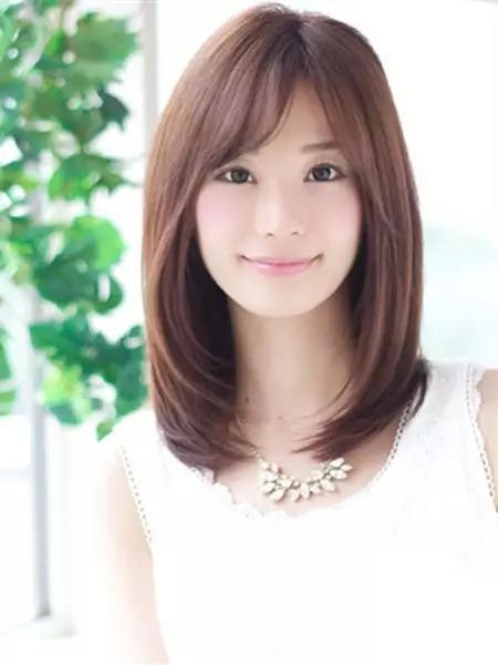 從入門(mén)到精通，2025最新短直發(fā)發(fā)型指南，引領(lǐng)時(shí)尚風(fēng)潮！