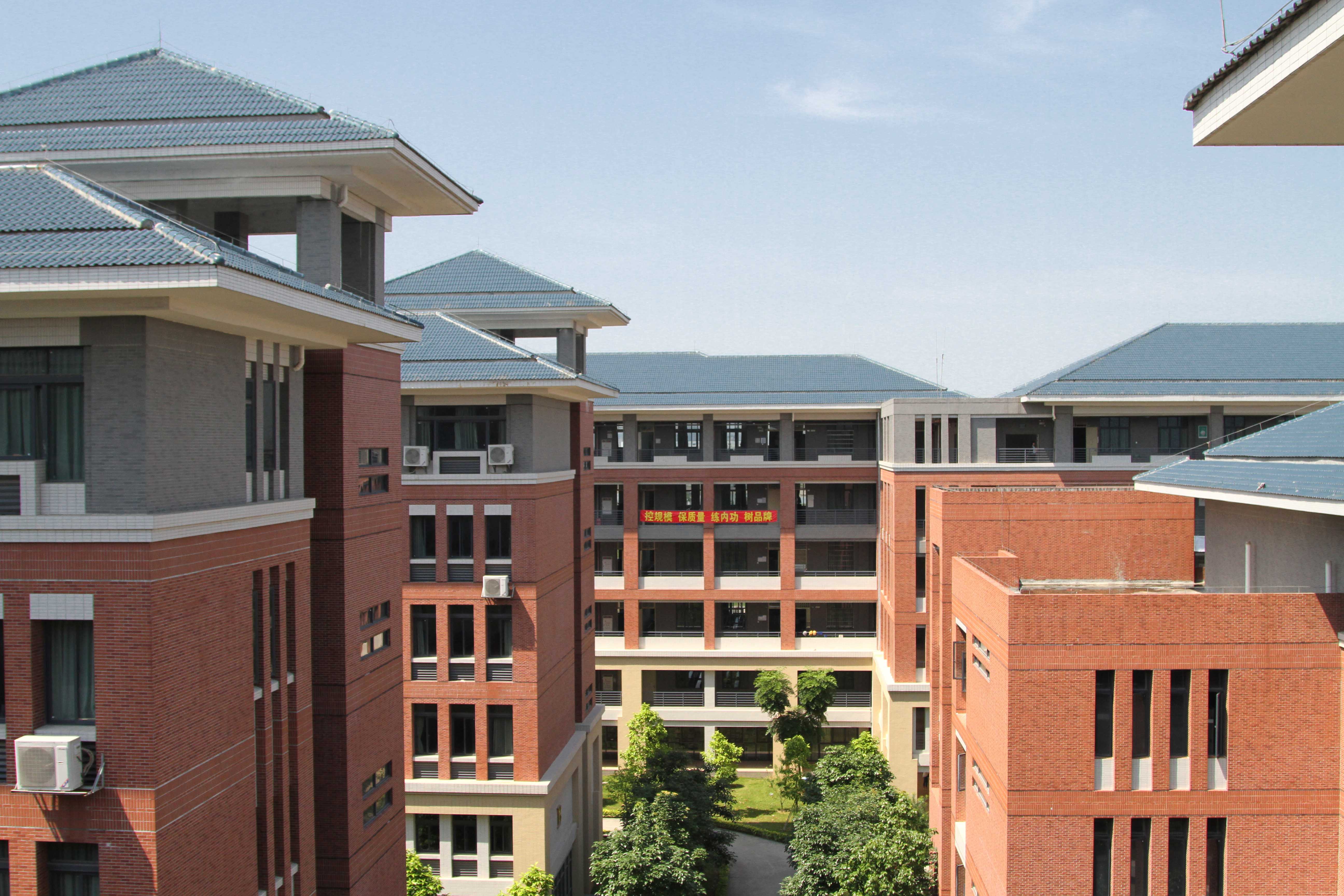 最新華學院，小巷特色小店的獨特魅力