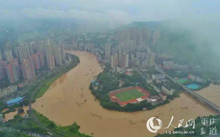 洪峰來襲，背景、事件、影響與時代重要性解析