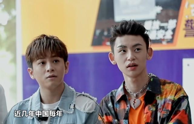 小鬼最新綜藝節(jié)目，青春風(fēng)暴背后的背景、事件與影響力