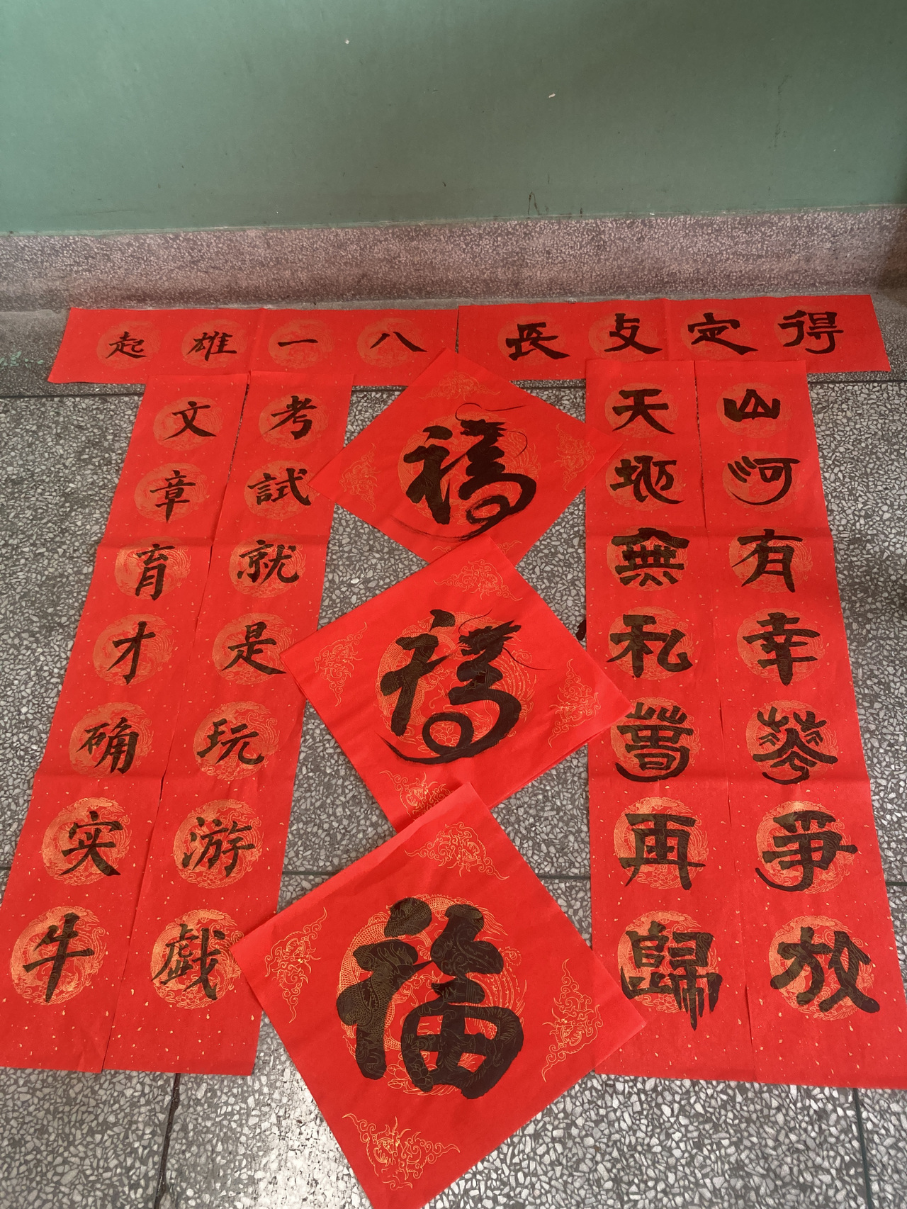 傳統(tǒng)與現(xiàn)代融合之美，最新潮春聯(lián)欣賞