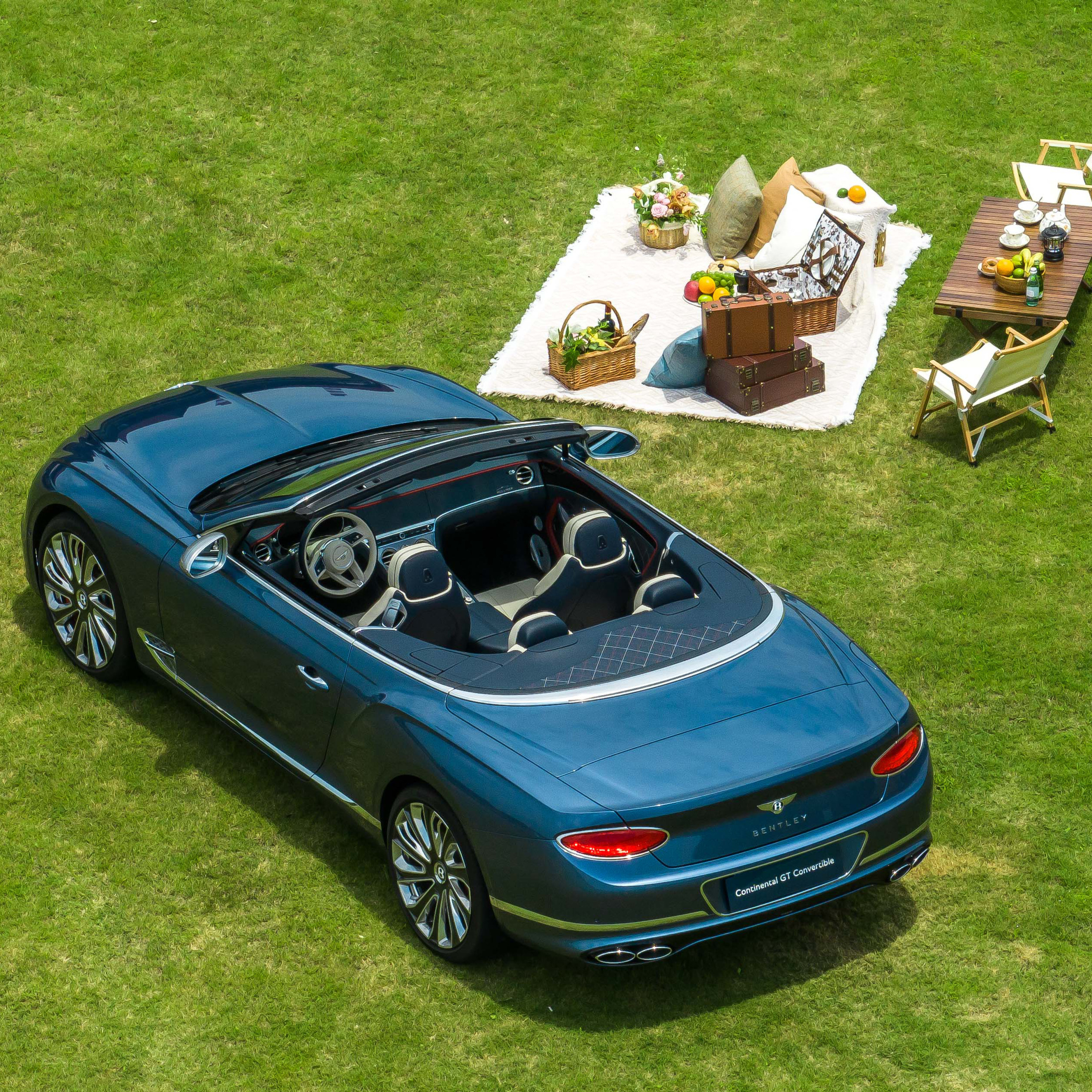 賓利敞篷最新車型，友情與溫情的完美融合