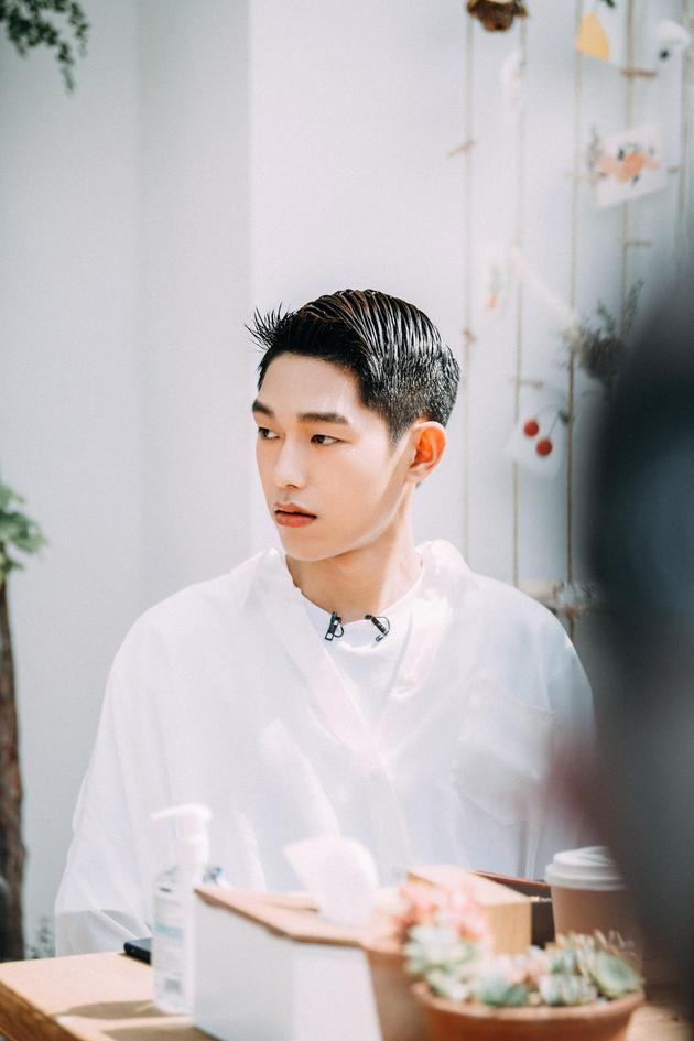 王鏘，時(shí)尚潮流的引領(lǐng)者最新動(dòng)態(tài)