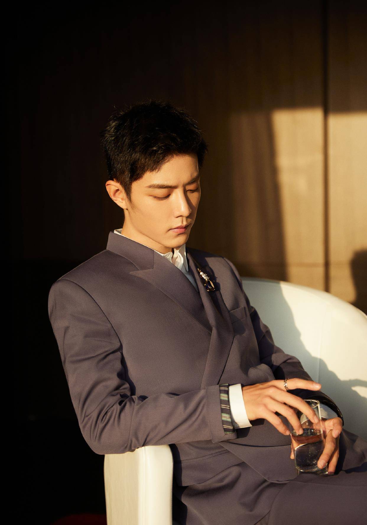 肖戰(zhàn)商務(wù)最新動(dòng)態(tài)，自信與成就感的勵(lì)志之旅匯總