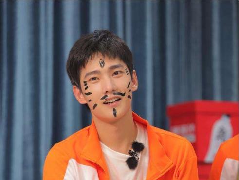 王鶴棣最新商務(wù)，展現(xiàn)變化的力量與自信成長的旅程