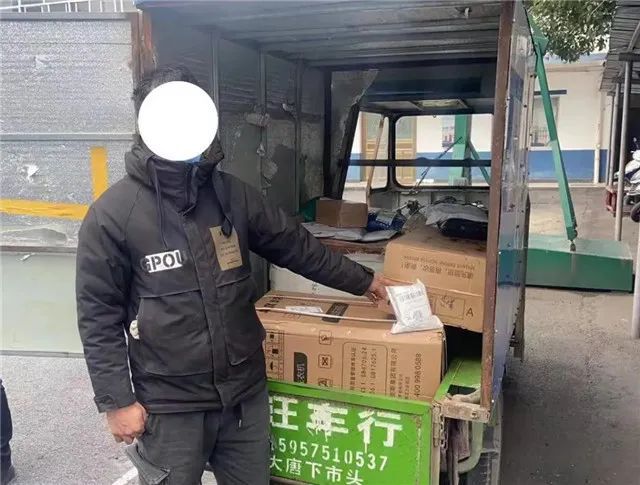 最新快遞員偷快遞現(xiàn)象，原因解析與應(yīng)對策略