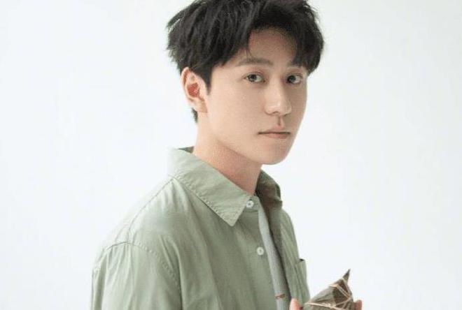 秦俊杰最新戀情曝光，情感新動(dòng)向揭秘！