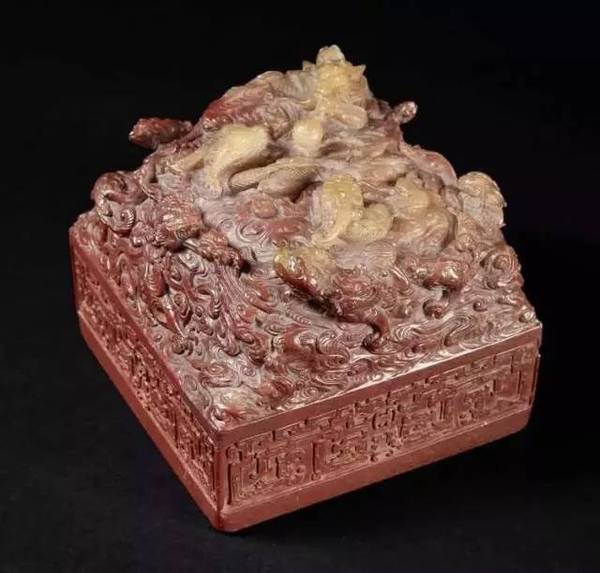 時代之光下的璀璨明珠，最新款寶雕亮相！